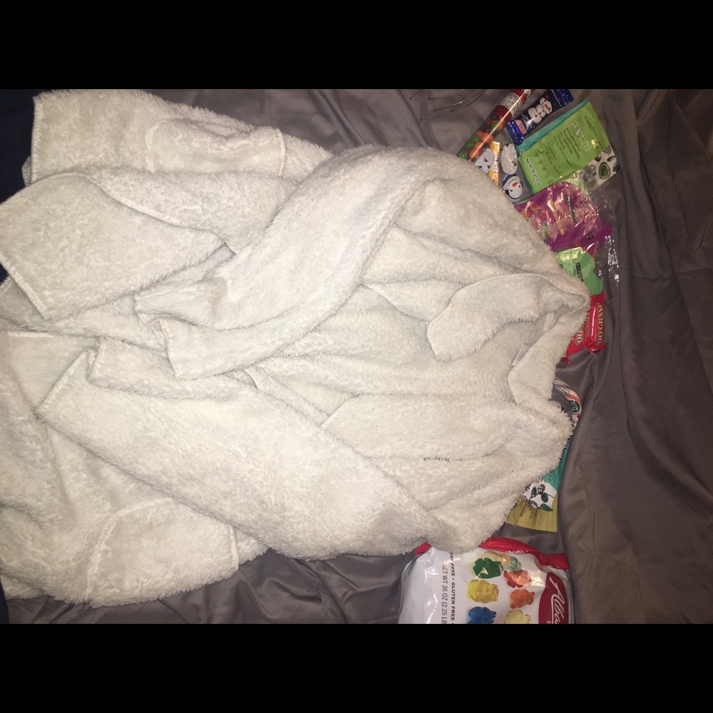 white fur throw over